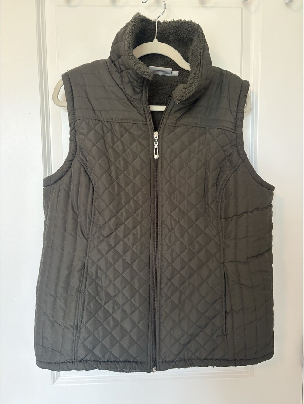 Denim And Company Women’s Size Medium Olive Green Quilted Sherpa Lined Vest